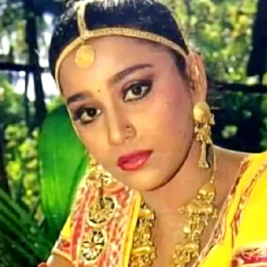 এখন কোথায় এই আলোচিত অভিনেত্রী?