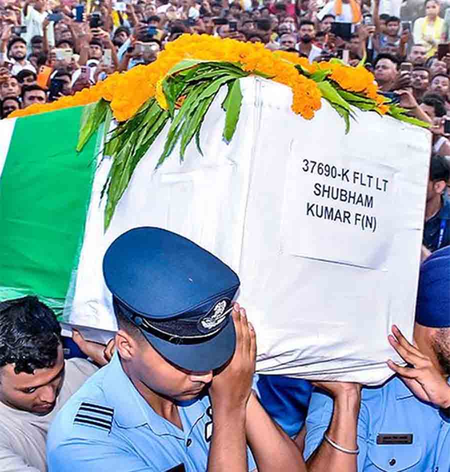 শুভম কুমারের দেহ পৌঁছল জহানাবাদে। পিটিআই