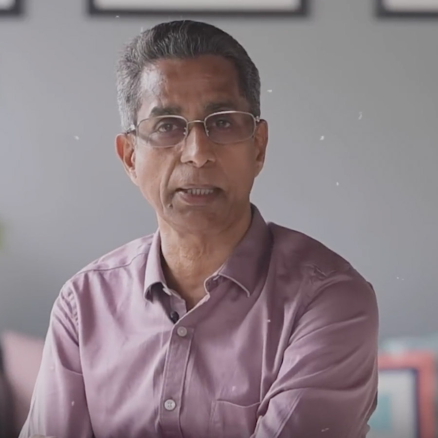 Meet 12th pass Autorickshaw driver who  Built a rs 800 Crore Business Empire