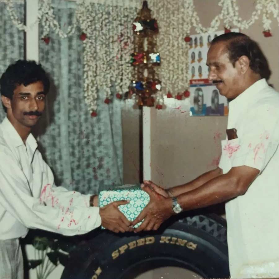 Meet 12th pass Autorickshaw driver who  Built a rs 800 Crore Business Empire