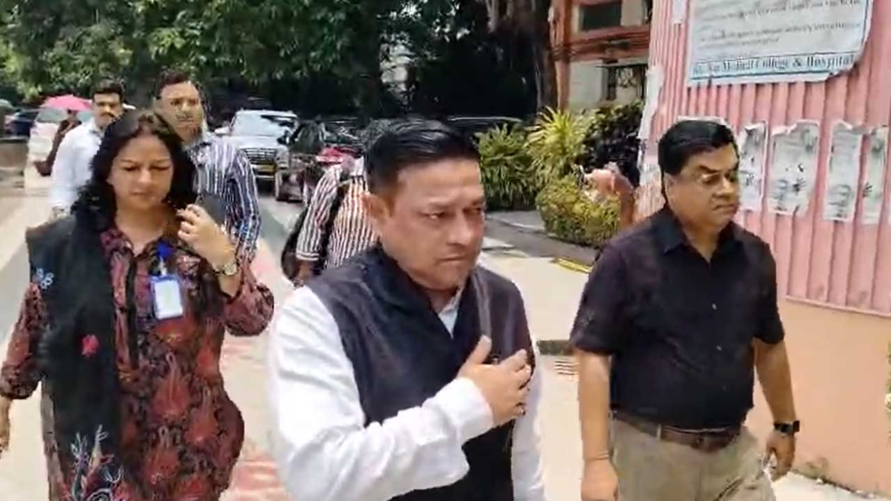 সোমবার আরজি কর হাসপাতালে সিবিআইয়ের তদন্তকারী দল।