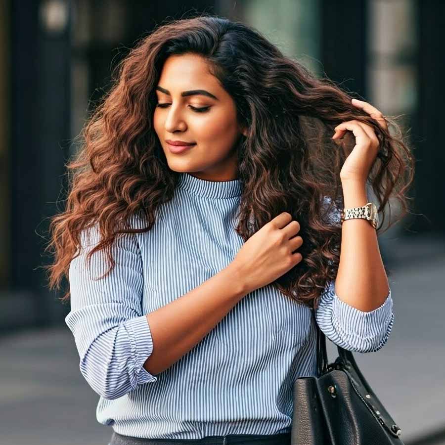 নিমেষেই ঘামে ভেজা চুল করে ফেলুন ফুরফুরে, তাও আবার শ্যাম্পু না করেই।