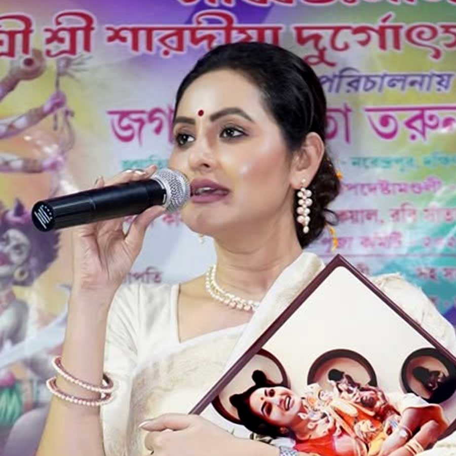 ‘প্রধান’-এর পর পরিচালক রাজর্ষি দে’র ছবি ‘সাদা রঙের পৃথিবী’-তে অভিনয় করেছিলেন। ২০২৫ সালে আরও কয়েকটি ছবিতে দেখা গিয়েছে তাঁকে। পরিচালক সৃজিত মুখোপাধ্যায়ের ‘লহ গৌরাঙ্গের নাম রে’ থেকে শিবপ্রসাদ মুখোপাধ্যায়ের ‘রক্তবীজ ২’, অরিন্দম শীল পরিচালিত ‘কর্পূর’— যে ক’টি ছবি করেছেন সব ক’টিতেই গুরুত্বপূর্ণ চরিত্র পেয়েছেন। যদিও অনন্যার ছবিতে অভিনয়ের সুযোগ পাওয়া নিয়ে টলিউডের অন্দরেই রয়েছে নানা গুঞ্জন। শোনা যায়, প্রাক্তন ক্রীড়ামন্ত্রী অরূপ বিশ্বাসের কাছের মানুষ বলেই অনন্যা একের পর এক বড় ছবিতে সুযোগ পেয়েছেন।