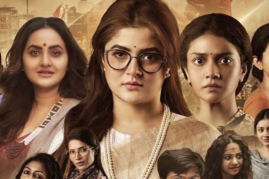 যদিও অনন্যা সরাসরি বিতর্কে জড়ান ২০২৪ সালে। পুরসভার বাজেট বিতর্কে যোগ দিয়ে তৃণমূল পুরপ্রতিনিধি অনন্যা ‘যৌনগন্ধী’ মন্তব্য করায় ‘ক্ষুব্ধ’ প্রাক্তন মুখ্যমন্ত্রী মমতা বন্দ্যোপাধ্যায়। বিষয়টি মুখ্যমন্ত্রীর নজরে আসার পর তিনি কঠোর পদক্ষেপ করতে নির্দেশ দেন তৎকালীন মেয়র ফিরহাদ হাকিমকে। অনন্যা যাতে আর পুর অধিবেশনে বক্তৃতা করার সুযোগ না-পান, সে নির্দেশও দেওয়া হয়। সেই ঘটনার দু’বছর পরে অবশ্য অনন্যার উপর থেকে ‘নিষেধাজ্ঞা’ ওঠে।