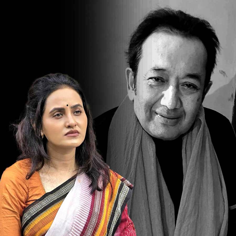 এর পর থেকেই প্রাক্তন মন্ত্রী অরূপ বিশ্বাসের সঙ্গে ঘনিষ্ঠতা বাড়তে থাকে বলে খবর। সমাজমাধ্যমে অরূপের সঙ্গে তাঁর অনেক ছবি দেখা যেত। এখনও এমন অনেক ছবি ঘোরাফেরা করছে সমাজমাধ্যমের পাতায়। একটা সময় শোনা যেত, সিনেমায় অনন্যা থাকলেই নাকি সেই ছবির নন্দনে হল পাওয়া নিশ্চিত। যদিও এ সব বিতর্ককে কখনওই প্রশ্রয় দেননি অনন্যা। উড়িয়ে দিয়েছেন বরাবর।