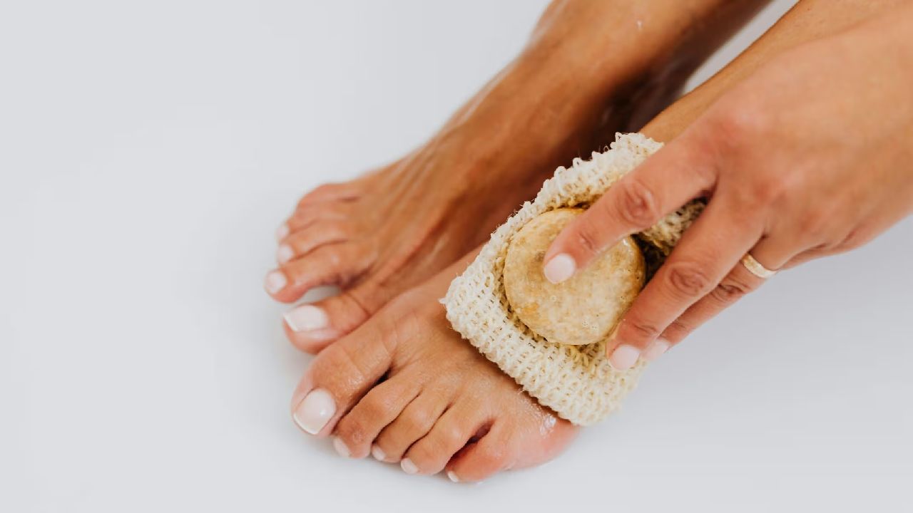 How to remove Dark Foot Spots at Home by DIY Scrub