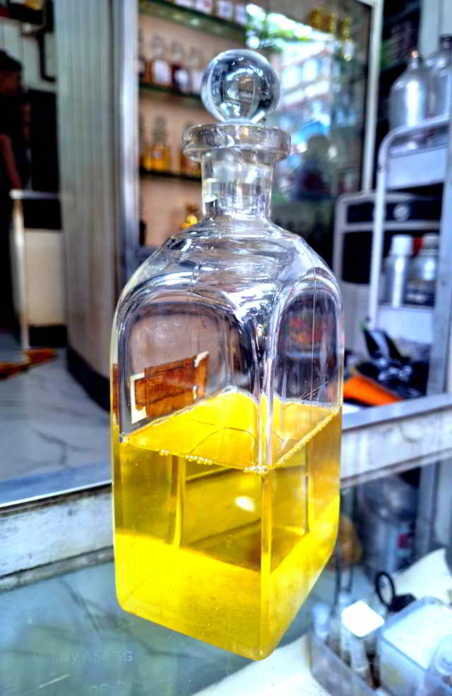 মূলত কনৌজেই আতর তৈরি হয় বেশি।