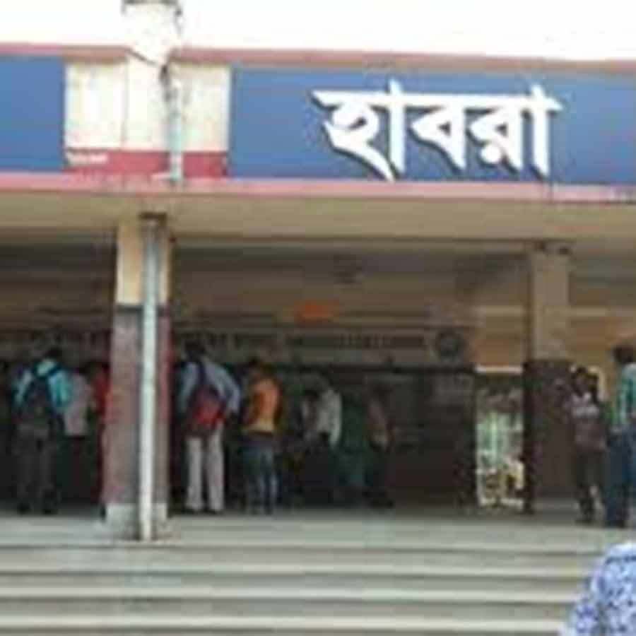 হাবড়া স্টেশন।