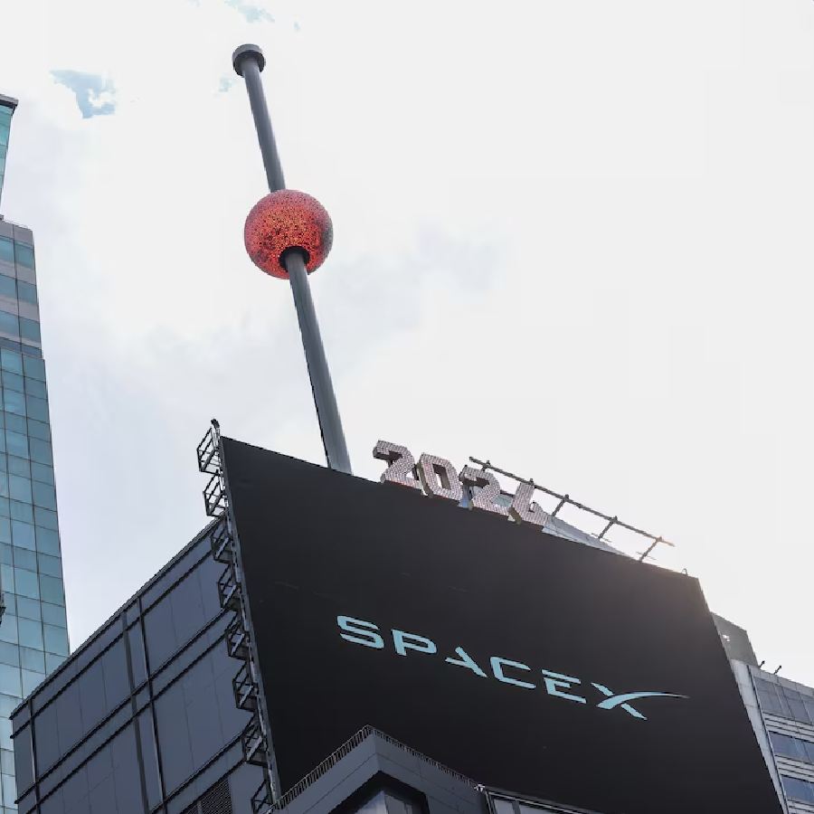 Elon Musk\\\\\\\'s SpaceX is buying the startup behind the popular AI coding agent Cursor