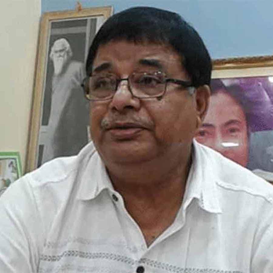 উদয়ন গুহ।