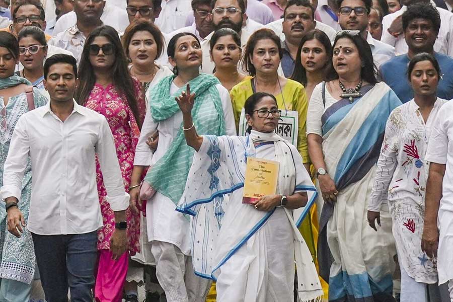 মমতার ডাকা মিছিলে টলিপাড়ার তারকারা।