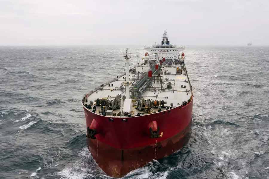 US smuggled 100000000 barrels crude oil through Strait of Hormuz using Iranian tactics during war 