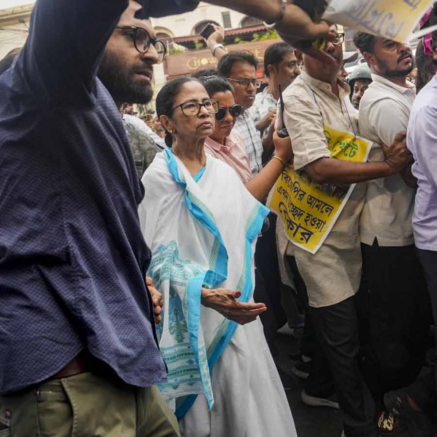 হকার উচ্ছেদের বিরুদ্ধে কলকাতায় প্রতিবাদ মিছিলে মমতা বন্দ্যোপাধ্যায়।