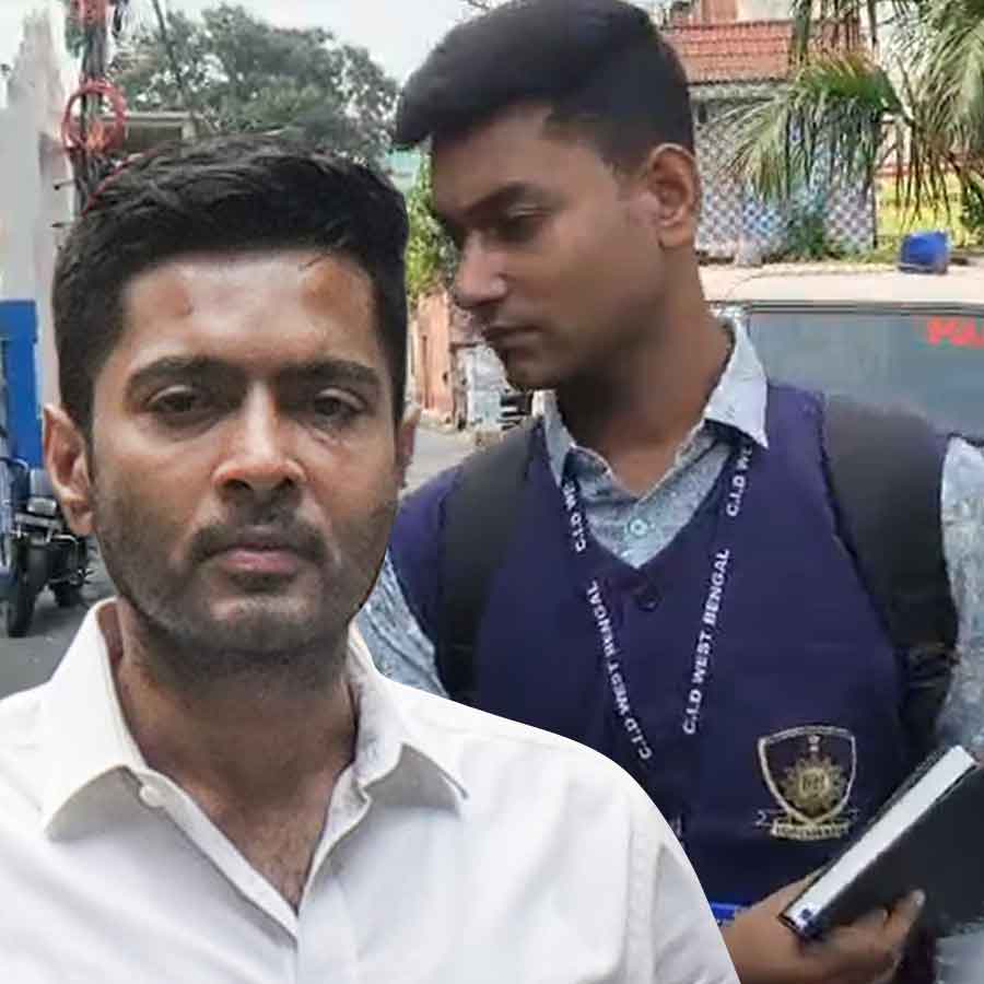 অভিষেক বন্দ্যোপাধ্যায়ের আত্মীয়ের বাড়িতে সিআইডি হানা।