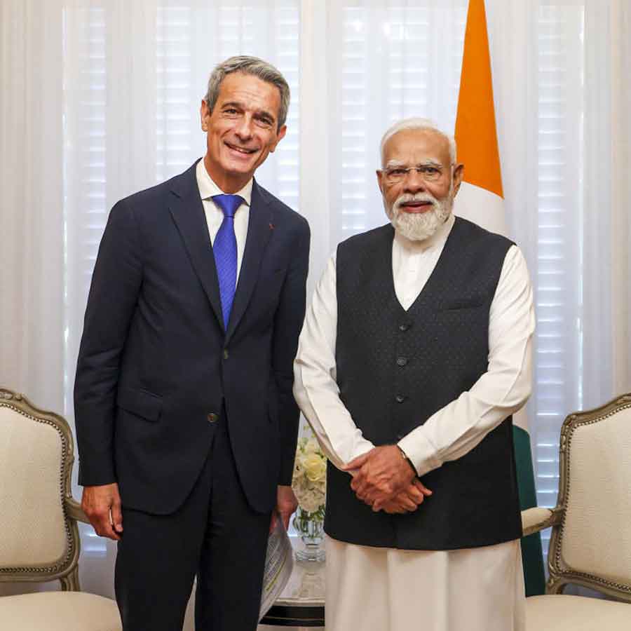PM Narendra Modi meets leading CEOs in France, discusses investment and India expansion plans