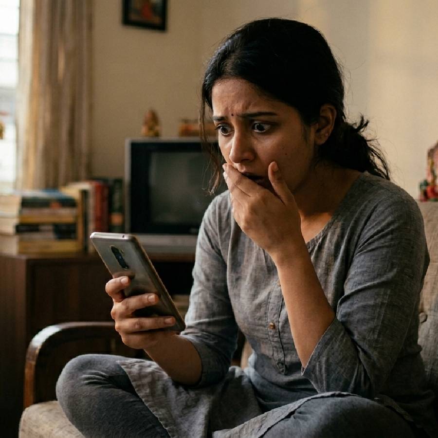Woman from Bengaluru claims that male police officer text her on WhatsApp without any reason