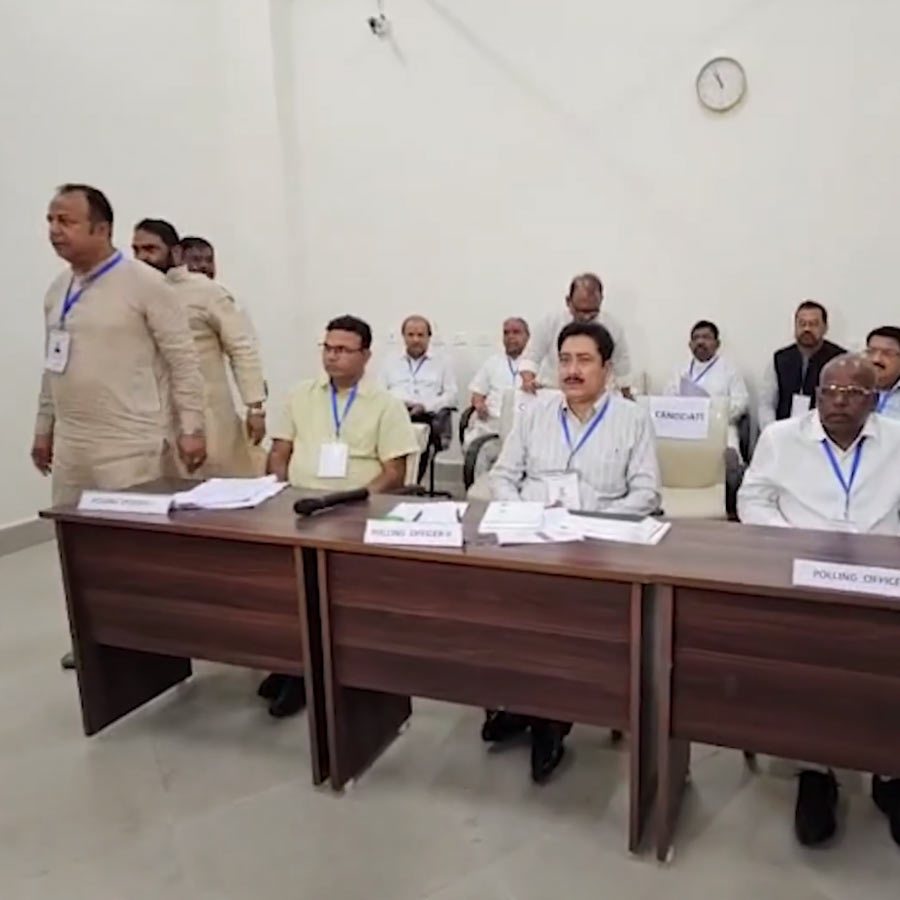Amid cross-voting in Rajya Sabha Election in Jharkhand, BJP backed candidate Parimal Nathwani wins