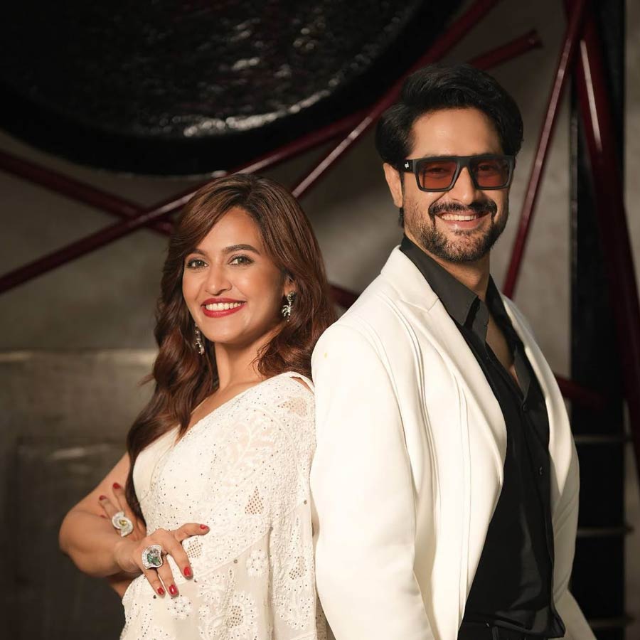 ‘তারকাটা’ ছবির প্রচারে বিক্রম চট্টোপাধ্য়ায় ও প্রিয়াঙ্কা সরকার