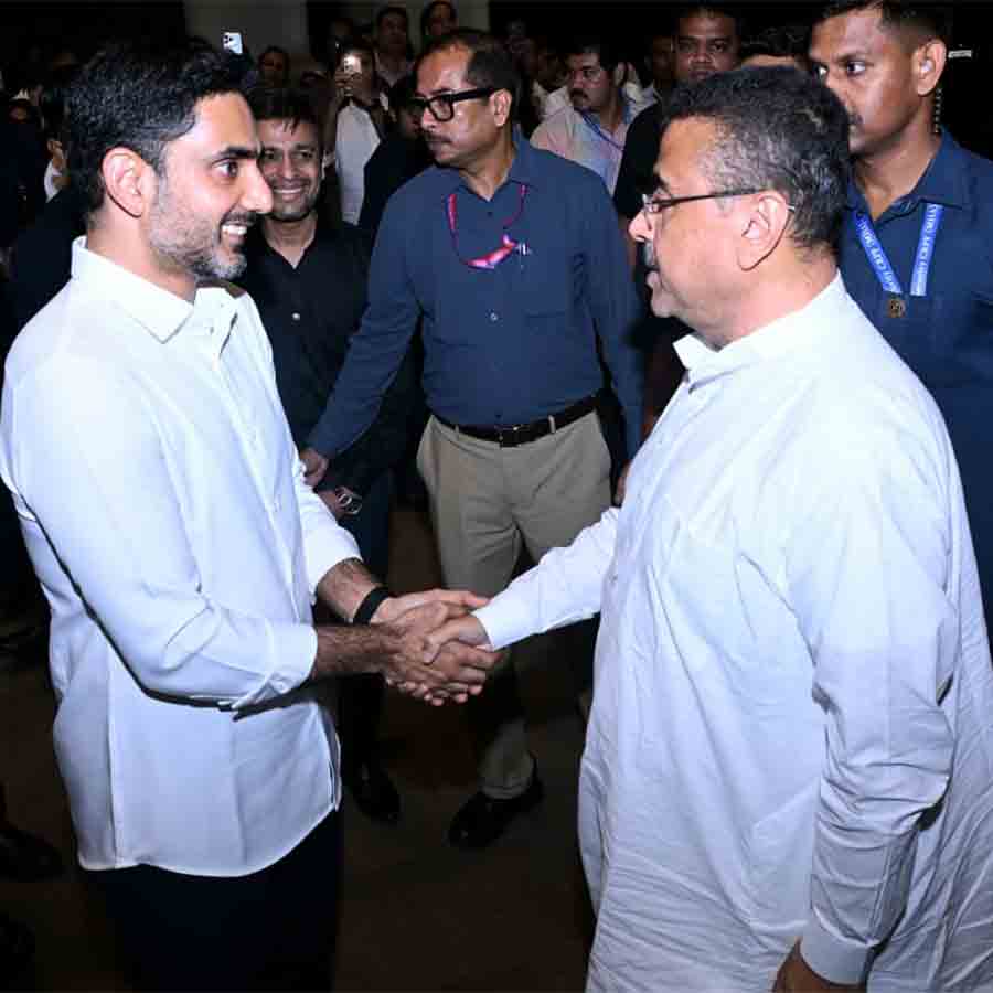 অন্ধ্রপ্রদেশের মন্ত্রী নারা লোকেশের সঙ্গে শুভেন্দু অধিকারী।
