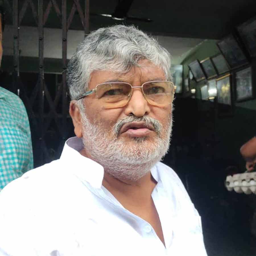 অসিত মজুমদার।