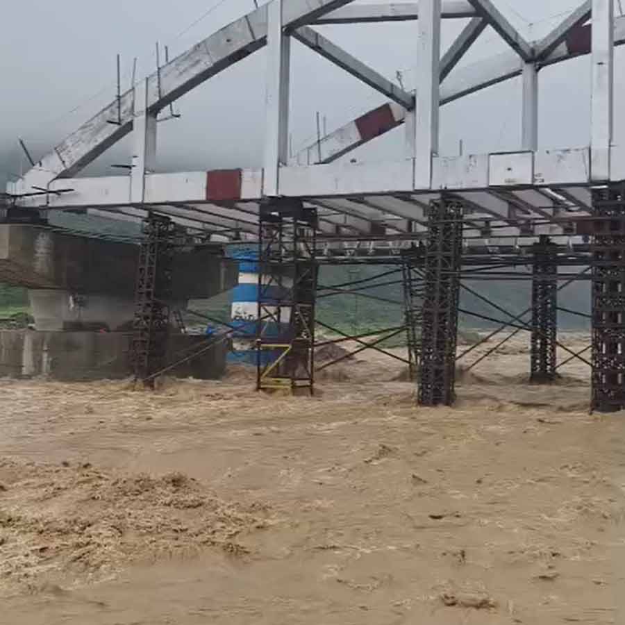 ফুলেফেঁপে উঠেছে নদী। 