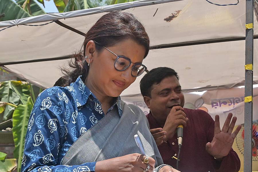 From Didi No. 1 Host to Member of Parliament, All About Political Career of bengali actress Rachna Banerjee