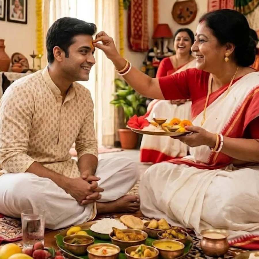 সারা দিন উপোস করেও জামাই-আদরে কোনও রকম খামতি রাখতেন না শাশুড়িরা।