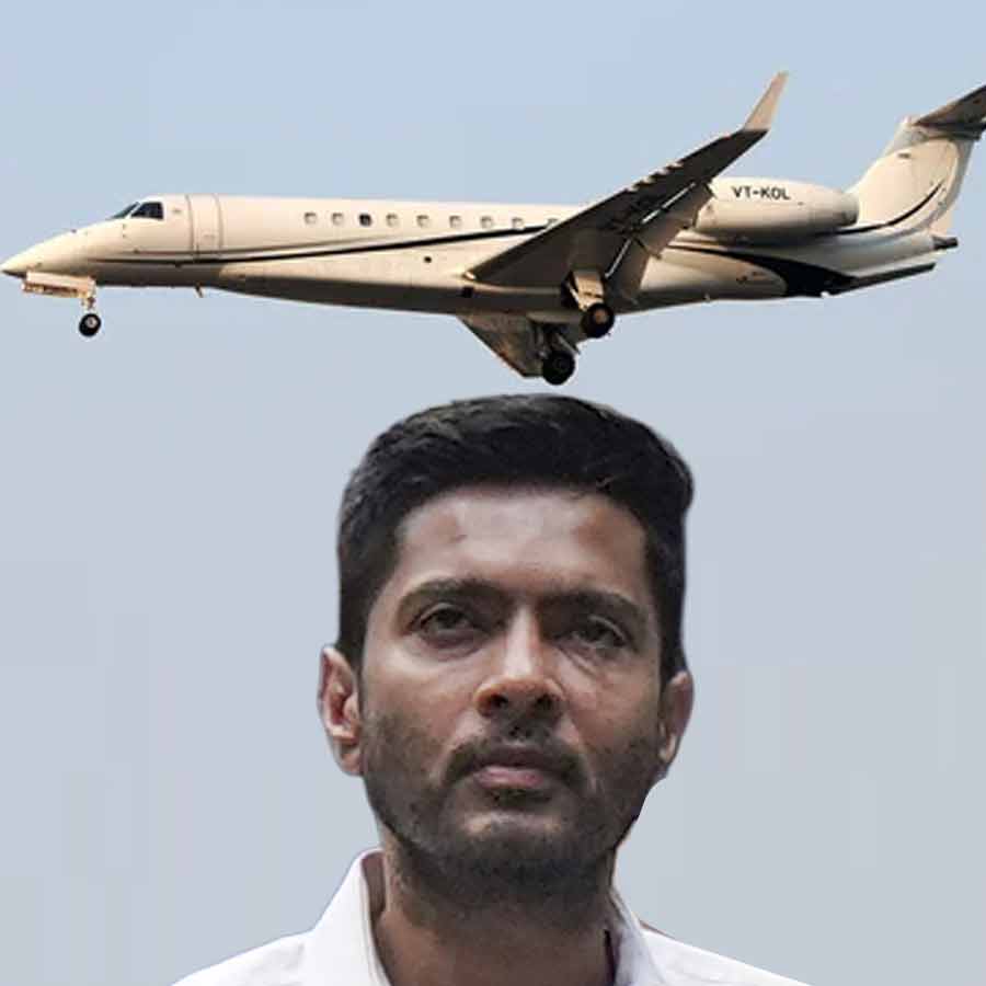 TMC MLA Kunal Ghosh, Ritabrata Bandopadhyay heavily came down on Abhishek Bandopadhayay’s travel in private jet