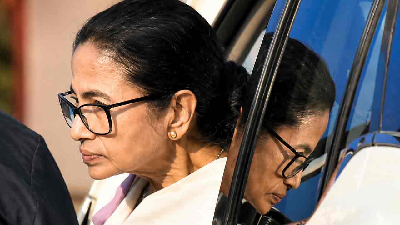 Firhad Hakim to Jyotipriya Mullick, Mamata\\\\\\\\\\\\\\\\\\\\\\\\\\\\\\\'s trusted lieutenants are leaving TMC supremo