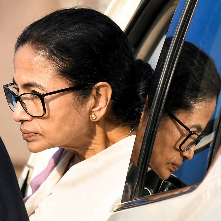 Firhad Hakim to Jyotipriya Mullick, Mamata\\\\\\\\\\\\\\\'s trusted lieutenants are leaving TMC supremo