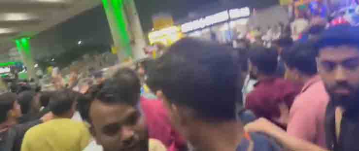 বিমানবন্দরে উত্তেজনা। 