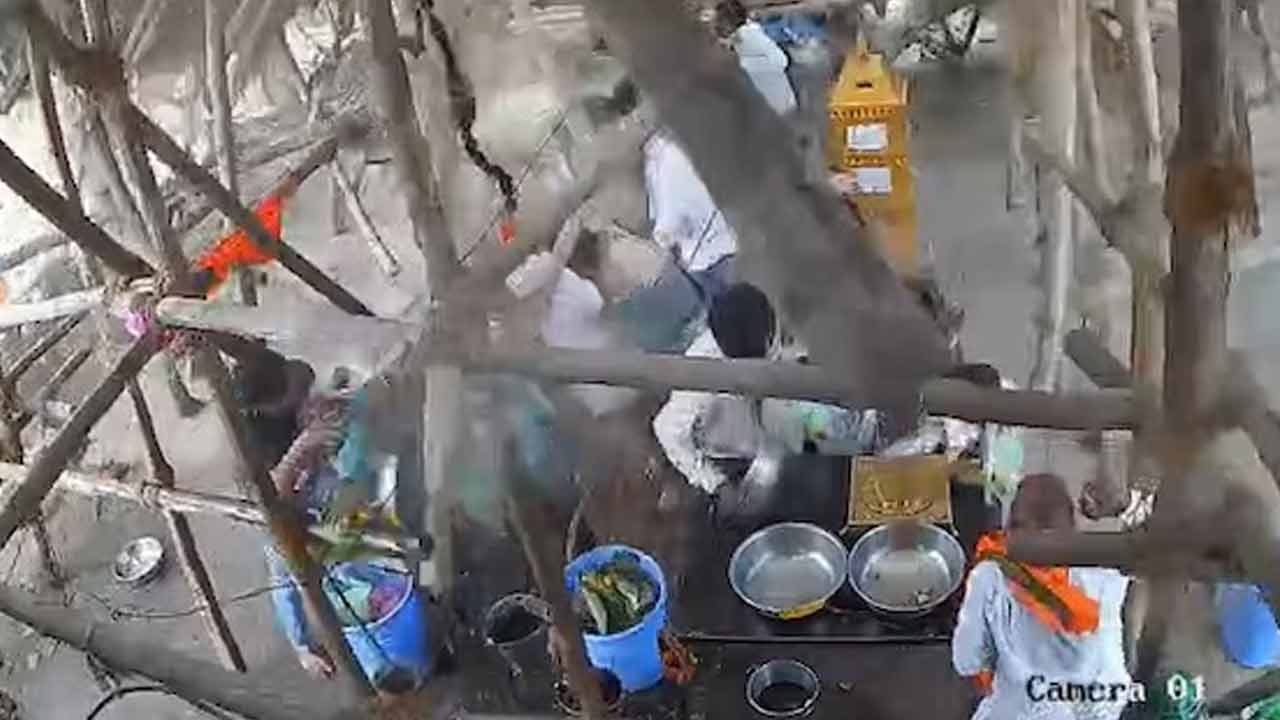 Devotees feared trapped after temple roof collapses in Maharashtra