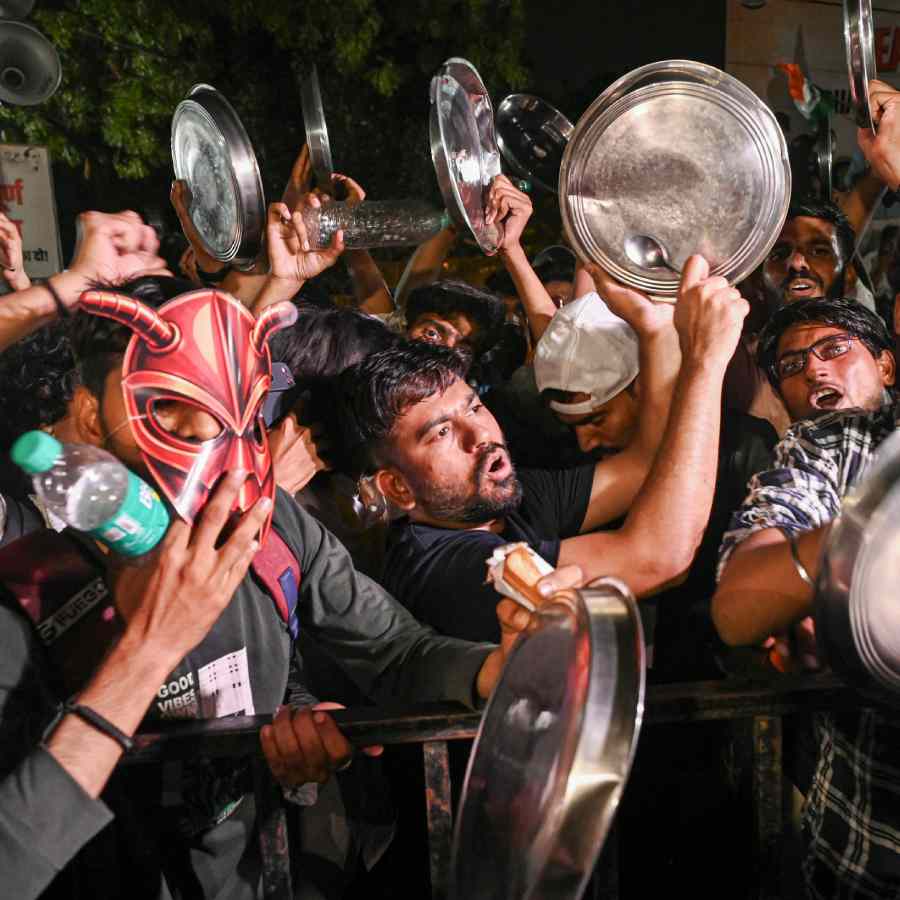 শনিবার দিল্লির যন্তরমন্তরে ককরোচ জনতা পার্টির বিক্ষোভ কর্মসূচি।