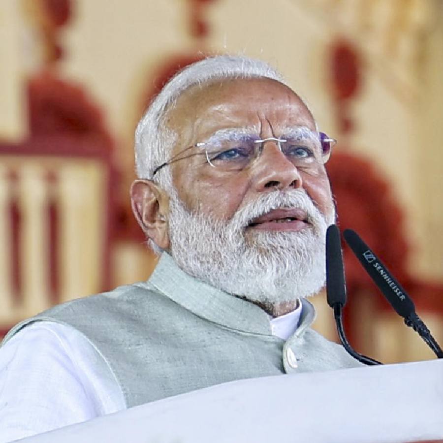 Prime Minister Narendra Modi performed Yoga in Red Road Kolkata dgtl