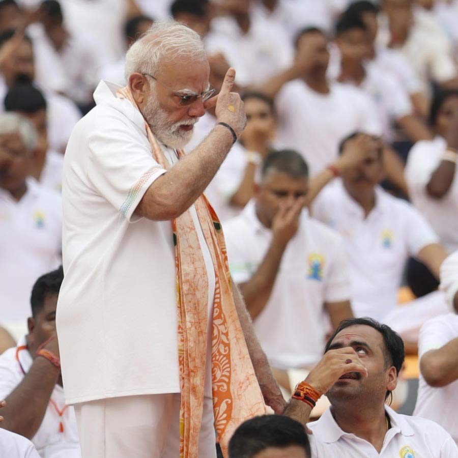 প্রাণায়ামের যে কোনও পদ্ধতিতেই সিদ্ধহস্ত মোদী।