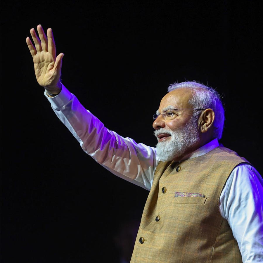 Prime Minister Narendra Modi waited at Delhi airport for 45 minutes for NEET re-examination