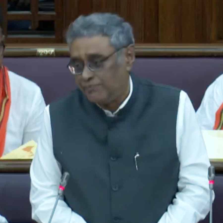 সোমবার বিধানসভায় রাজ্যের অর্থমন্ত্রী স্বপন দাশগুপ্ত।