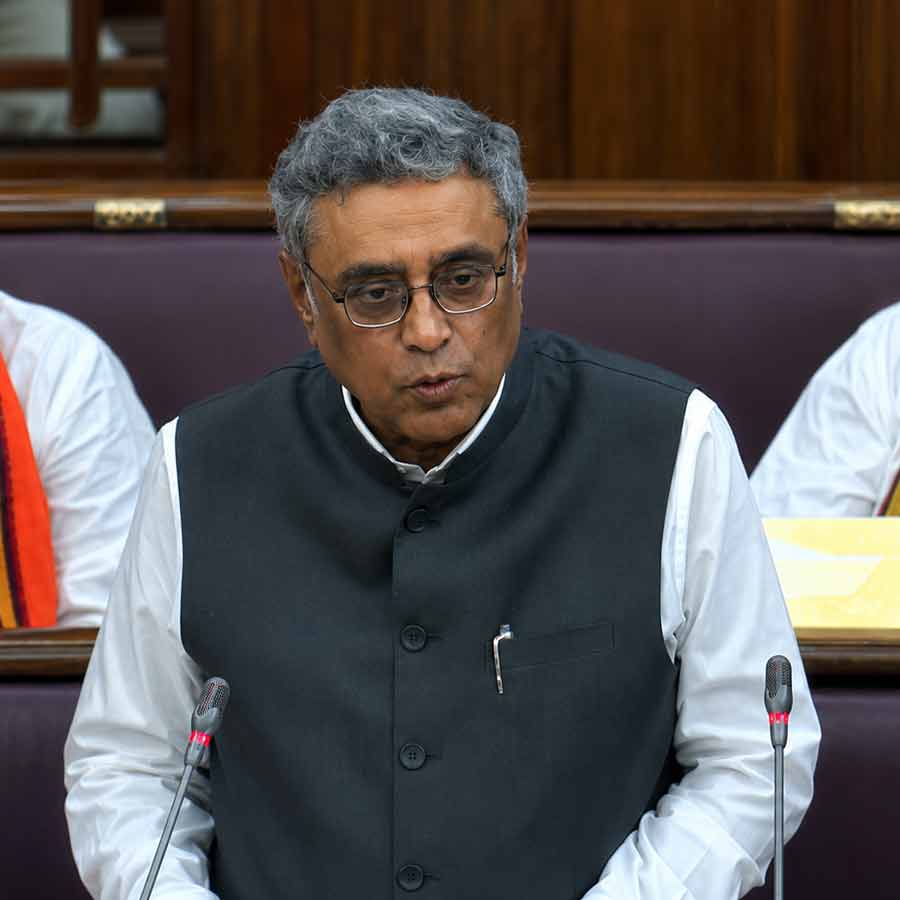 সোমবার বিধানসভায় রাজ্যের অর্থমন্ত্রী স্বপন দাশগুপ্ত।