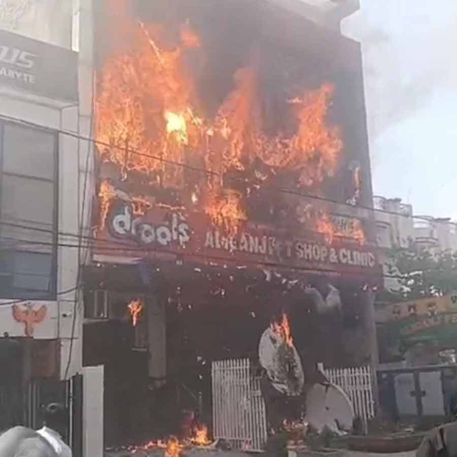 Fire at Lucknow coaching centre, several feared trapped as students jump to escape