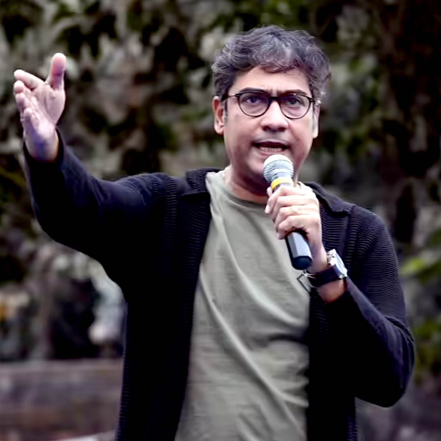 আমাদের চলচ্চিত্র বা নাট্যচর্চার ভিতরে একটা আত্মবিশ্লেষণের প্রয়োজন আছে, মনে করেন কৌশিক।