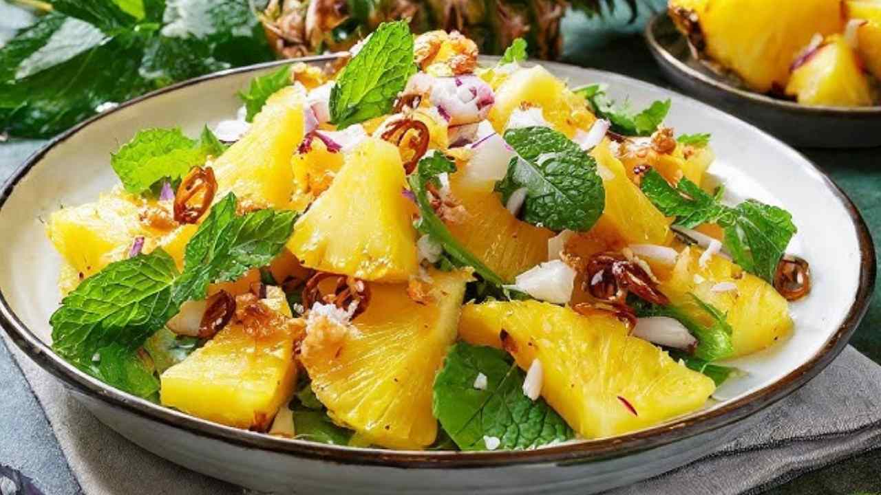 কম মশলা দিয়ে নানা রকম ফল ও সব্জি দিয়েও বানানো যায় চটপটা স্বাদের চাট।