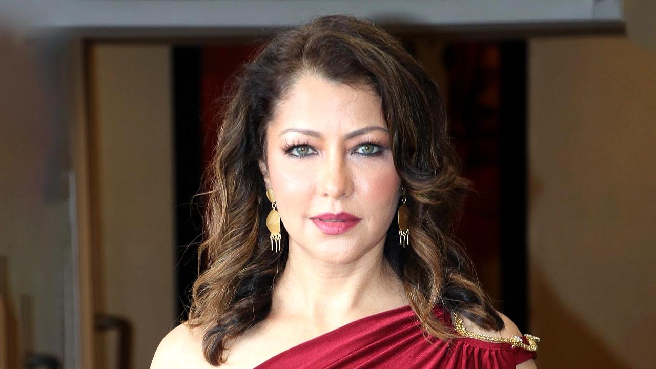 বিড়াল চোখের বিড়ম্বনা নিয়ে কথা বললেন অদিতি গোবিত্রীকর।