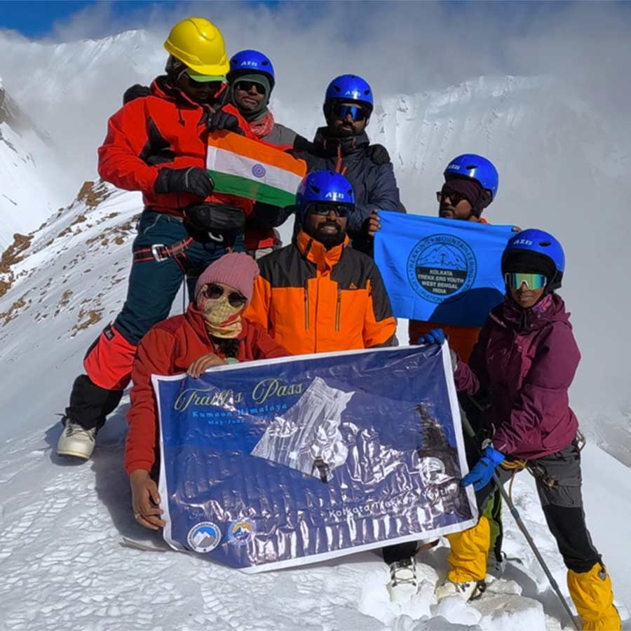 Seven mountaineers from West Bengal able to cross Traill’s Pass of Uttarakhand dgtl