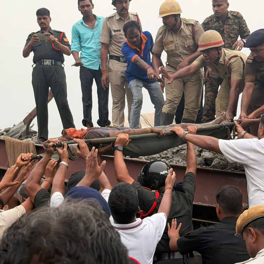 Mishap as roof of under-construction warehouse collapses in Taratala dgtl