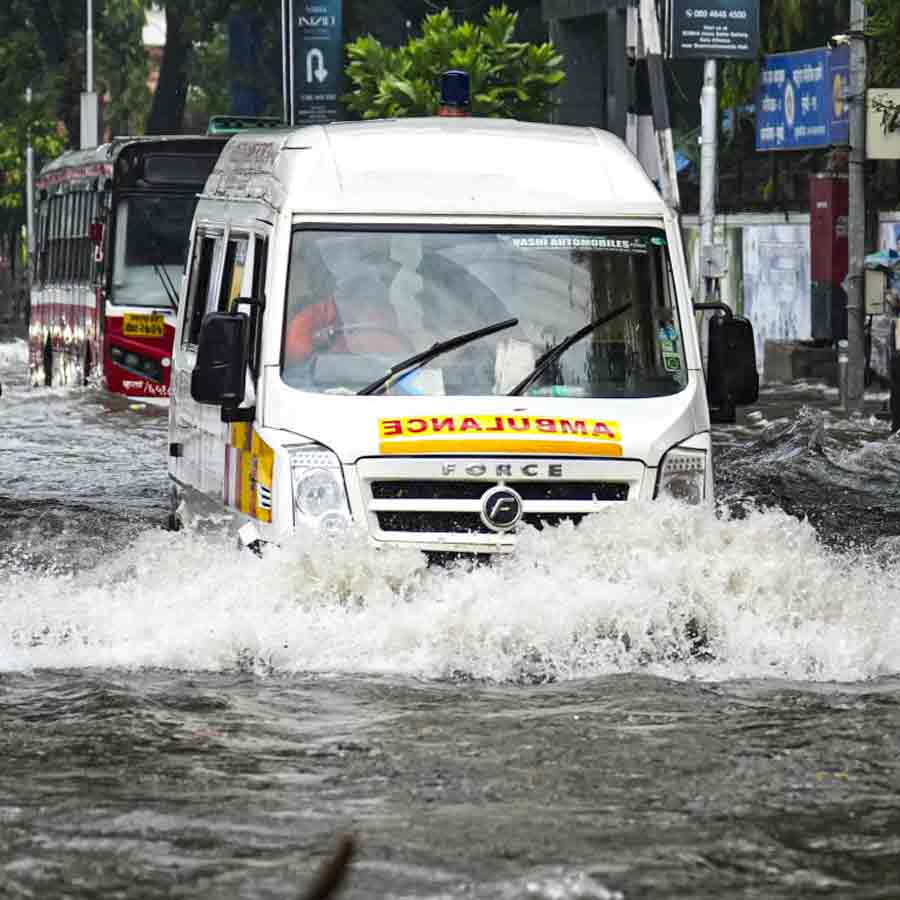 Heavy downpour in Mumbai dgtl