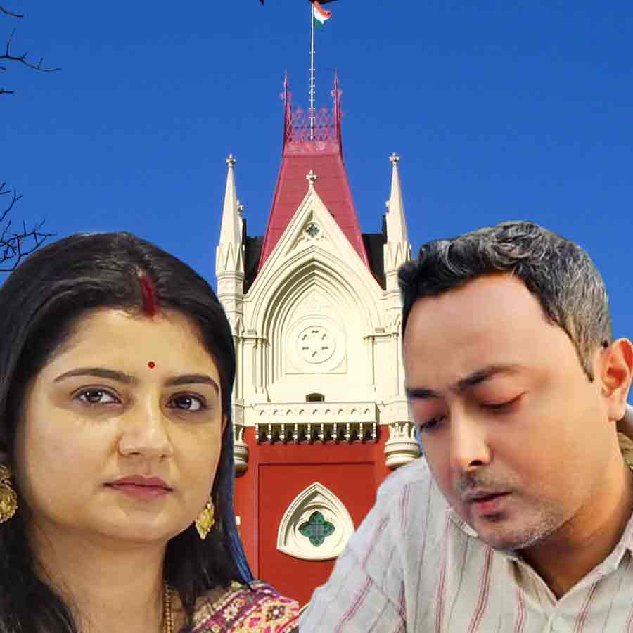 Aditi Munshi & Debraj Chakraborty