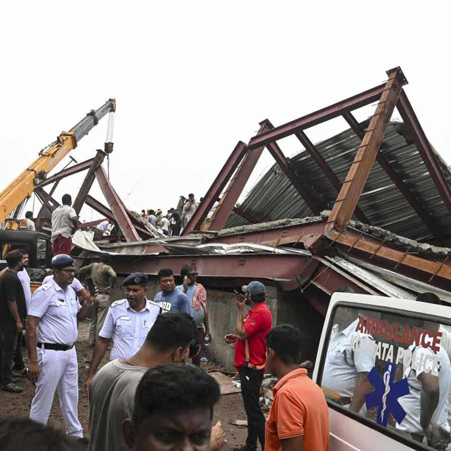 Two workers from Nadia died in the collapse of under-construction high-rise in Taratala dgtld