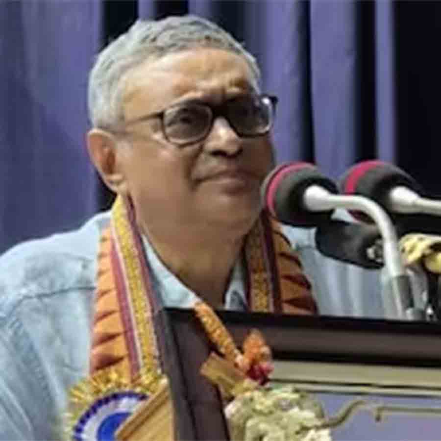 State finance Minister Swapan Dasgupta believes that the government does not need to remain completely neutral regarding Industry expansion in West Bengal