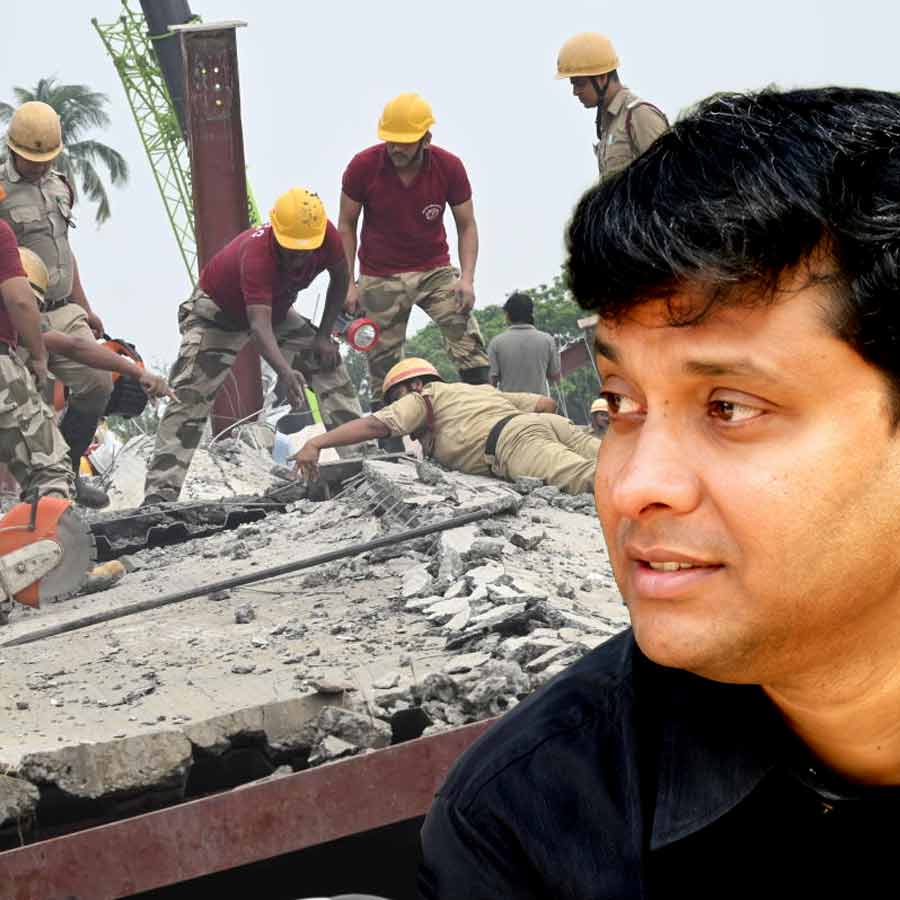 Former Mayor Firhad Hakim s OSD Kalicharan Bandyopadhyay faces allegations from Suvendu Adhikari