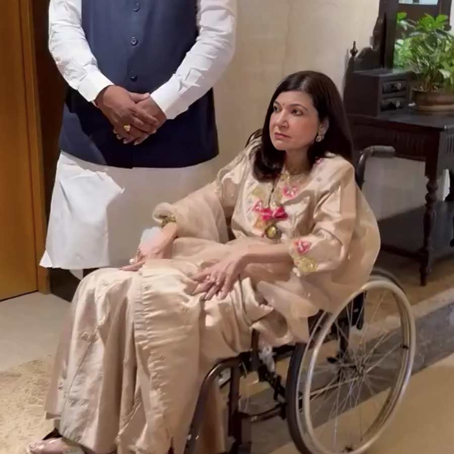 Alka Yagnik revealed why she used wheelchair while coming out of Padma ceremony dgtl